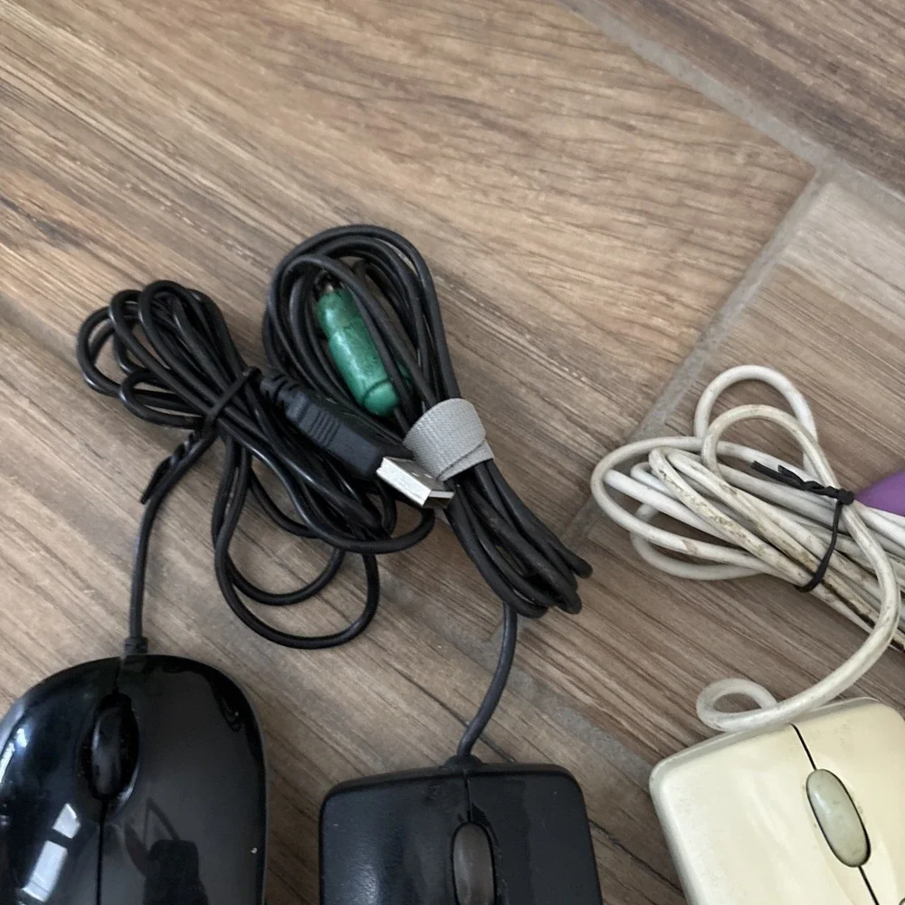 Lot of (4) Vintage Microsoft Mouses - Memorex, Kensington, Dell Not Tested